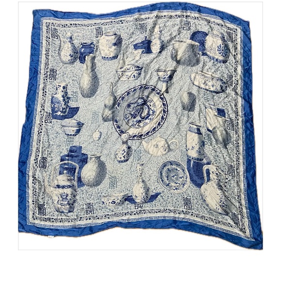 100% Mulberry Silk  Large Blue and White Patterned Scarf - Picture 1 of 11